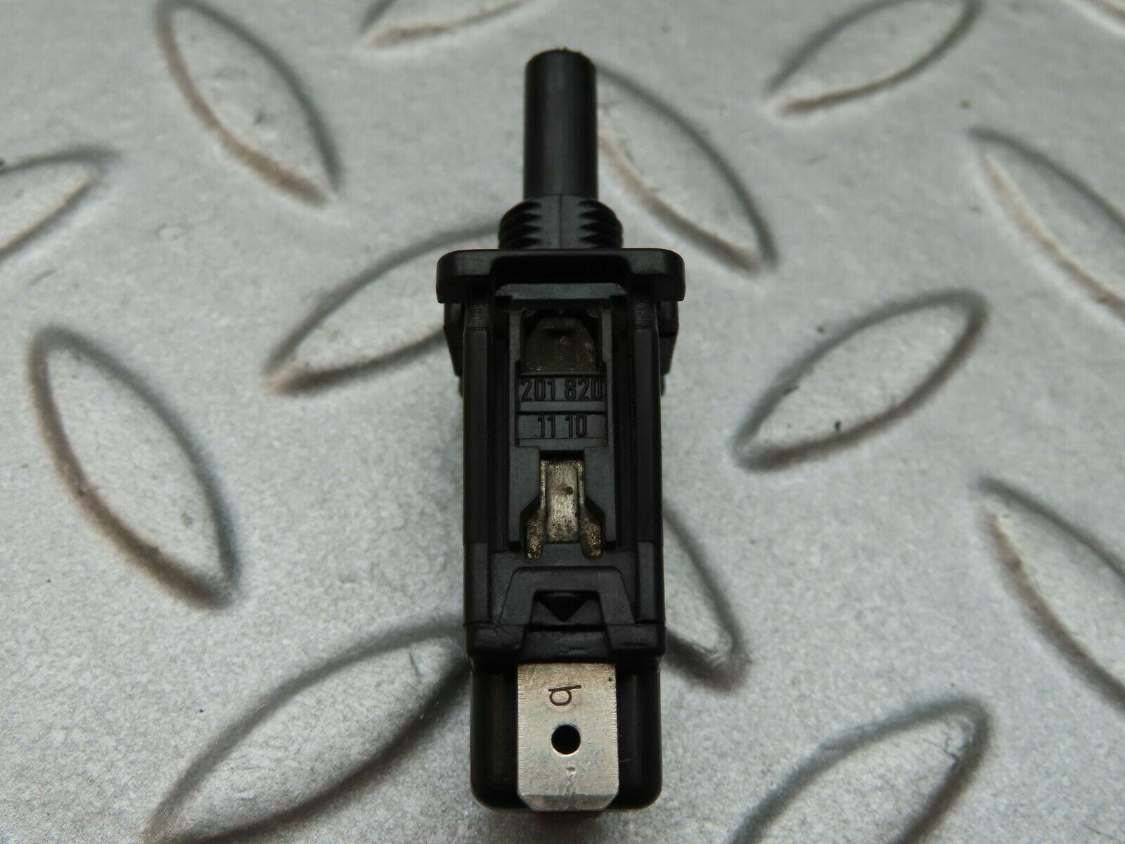 3835 Mercedes-Benz S123 200T Wagon Door Contact Switch  2018201110