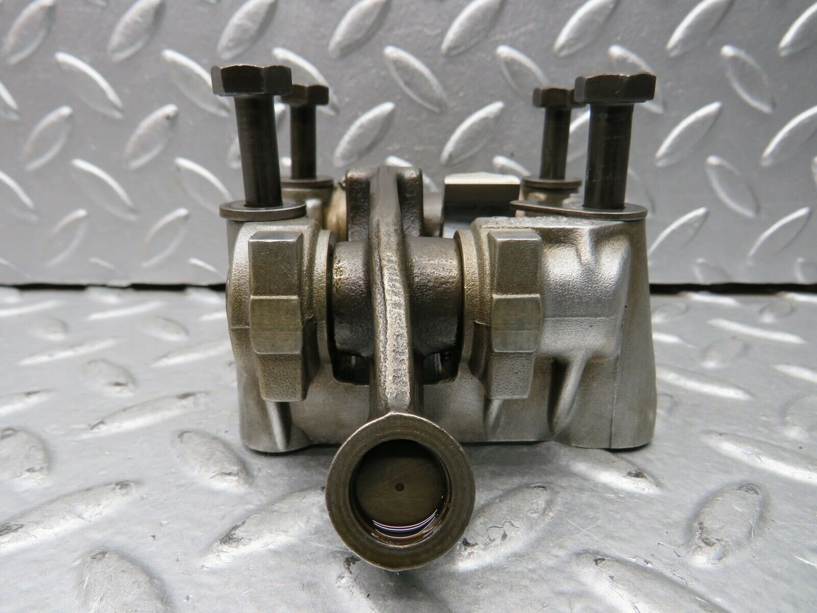 21740 Mercedes-Benz W126 300SE Rocker Arms Camshaft Bearing Block 1030510610