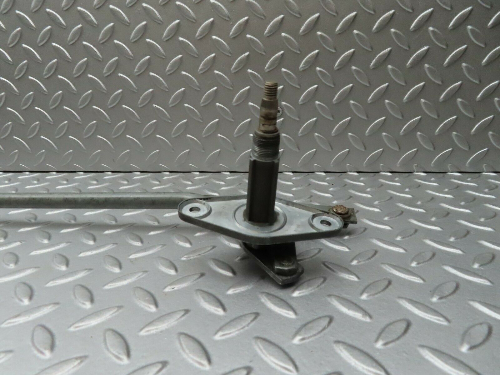 4808 Mercedes-Benz W114 280CE Coupe Windscreen Wiper Linkage
