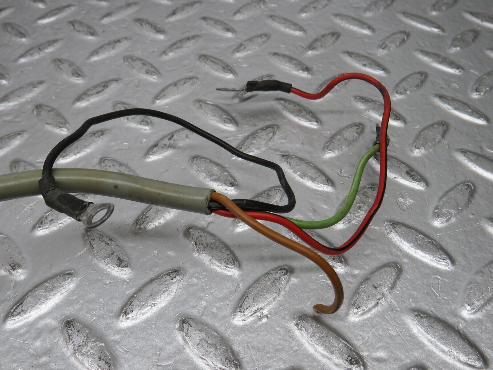 29731 Mercedes-Benz W123 230E Ignition Control Unit Wire 9961811