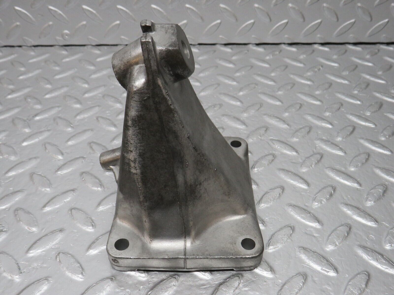 33531 Mercedes-Benz W202 C180 Engine Mount Bracket Right Side 6042230004