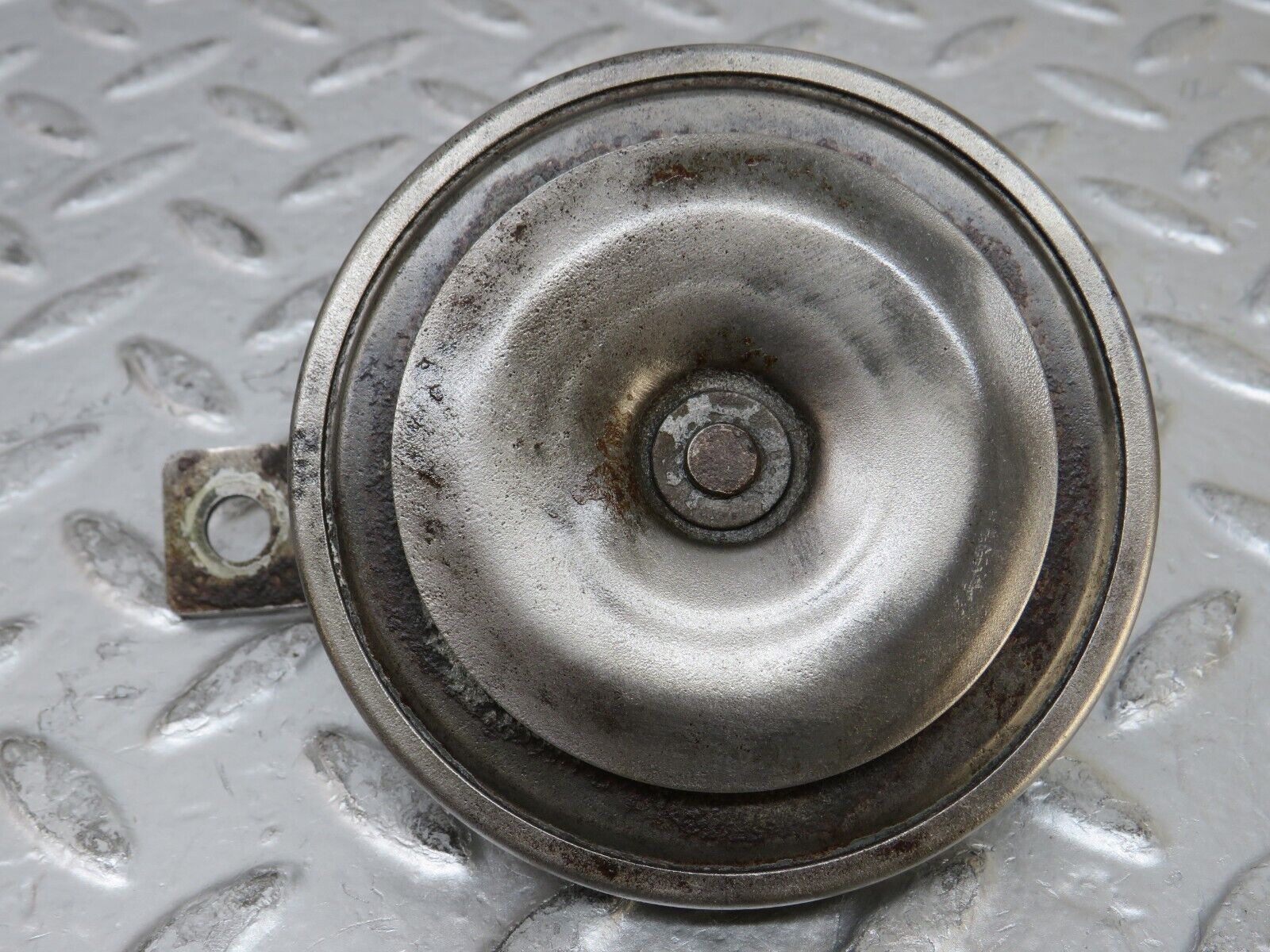 26900 Mercedes-Benz W123 240D Horn 0035424220