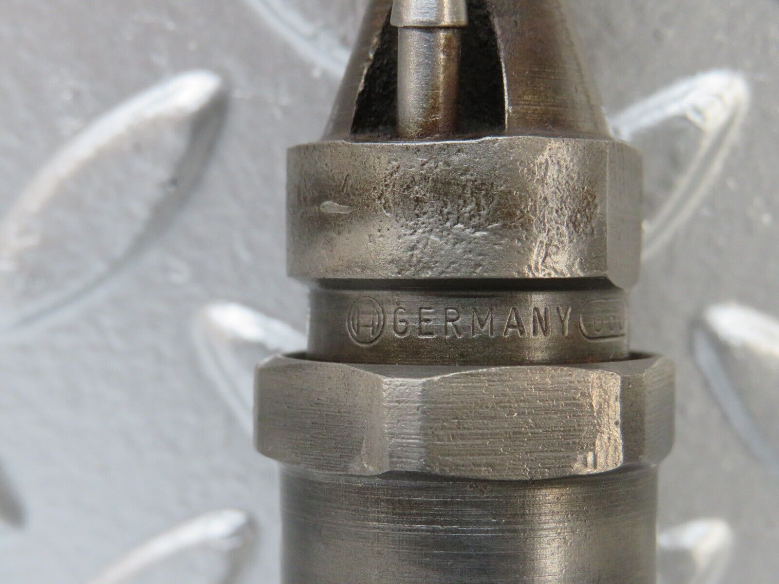 25529 Mercedes-Benz W123 200 Fuel Injector Bosch KCA27S55067
