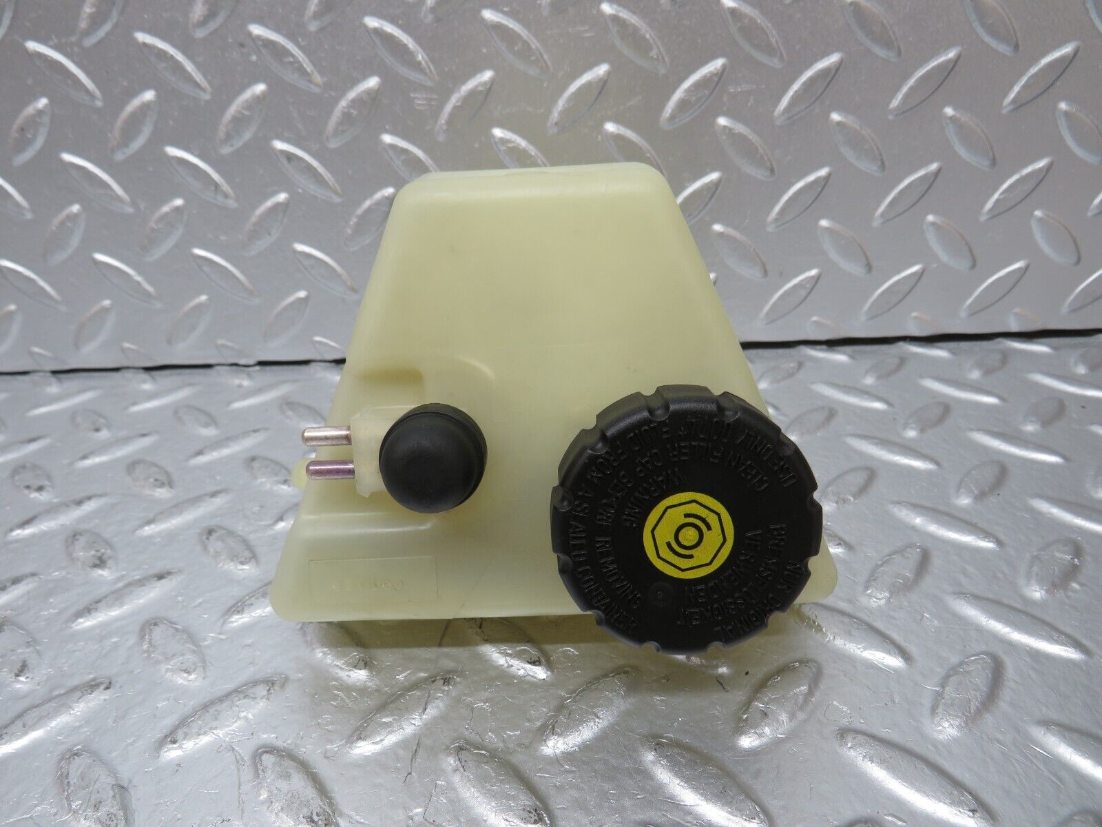31309 Mercedes-Benz S124 220TE Brake Fluid Reservoir Tank  2024300002