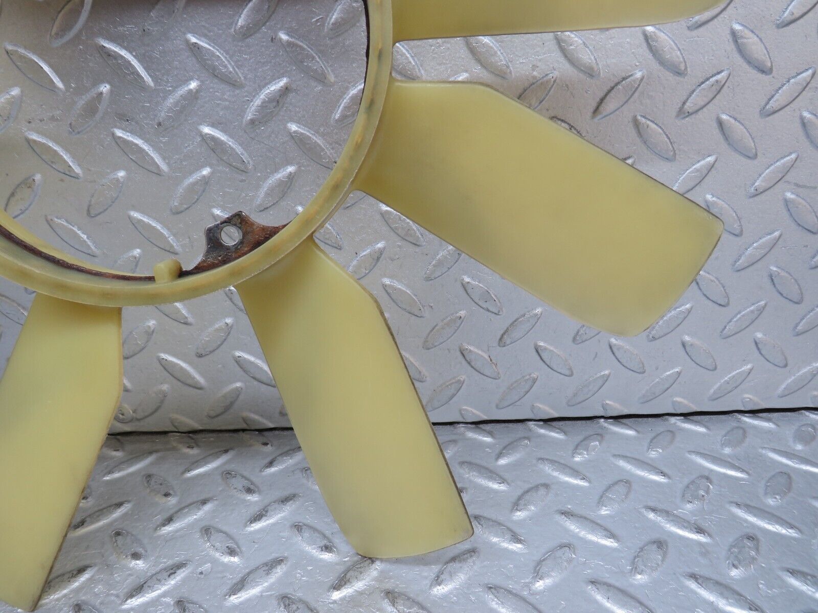 37963 Mercedes-Benz A124 320E Cabriolet Engine Cooling Fan 1032000423