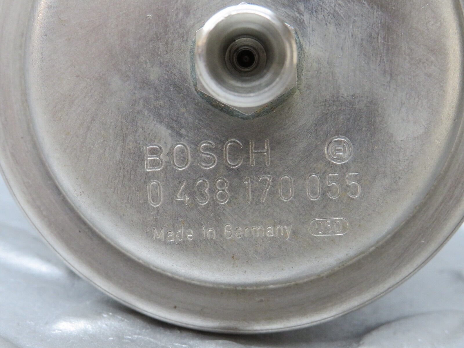 36357 Mercedes-Benz W126 420SE Fuel Pressure Regulator Bosch 0004760921 0438170055