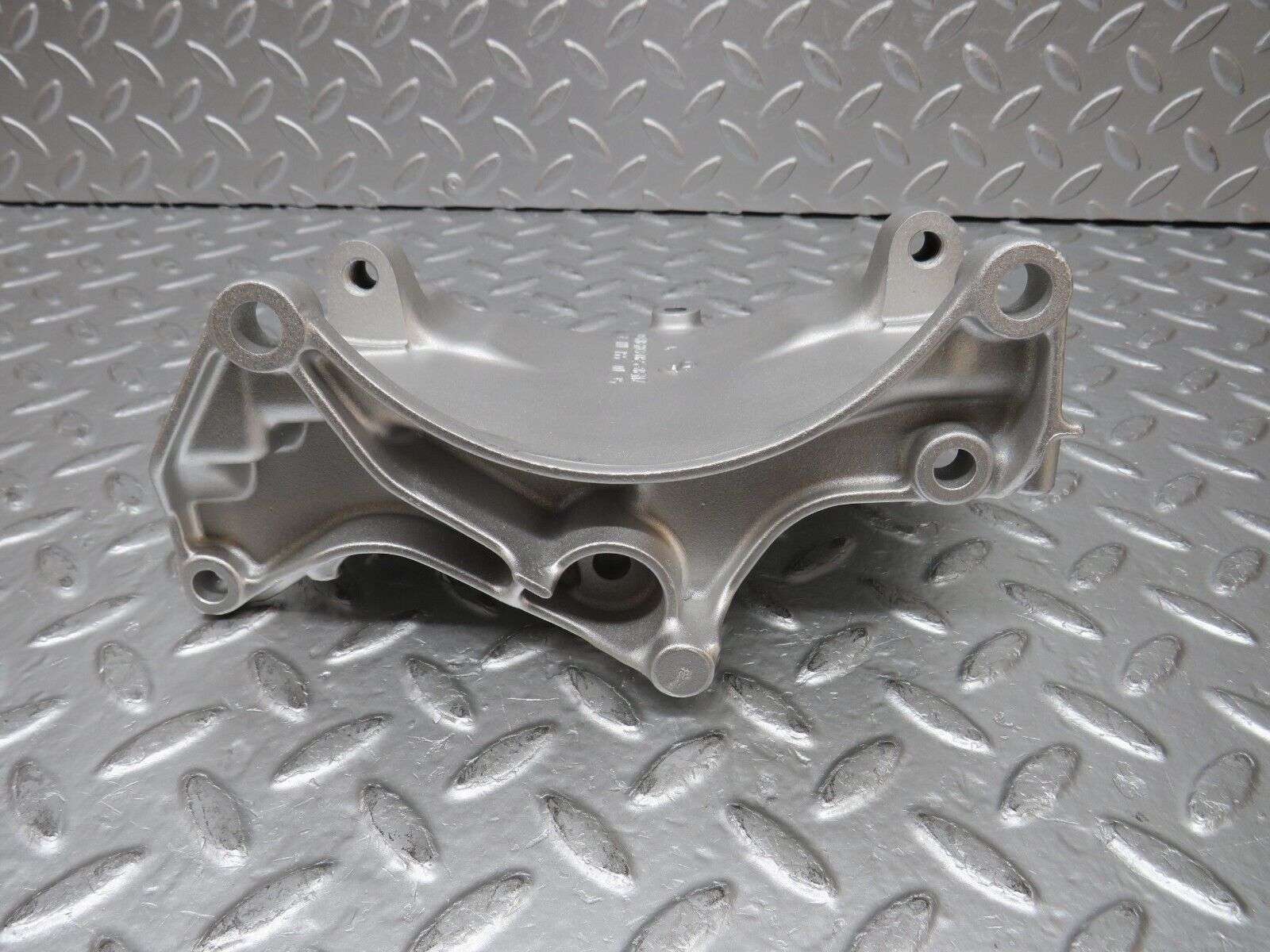 31429 Mercedes-Benz S124 220TE Wagon AC Compressor Support Bracket 1111550135