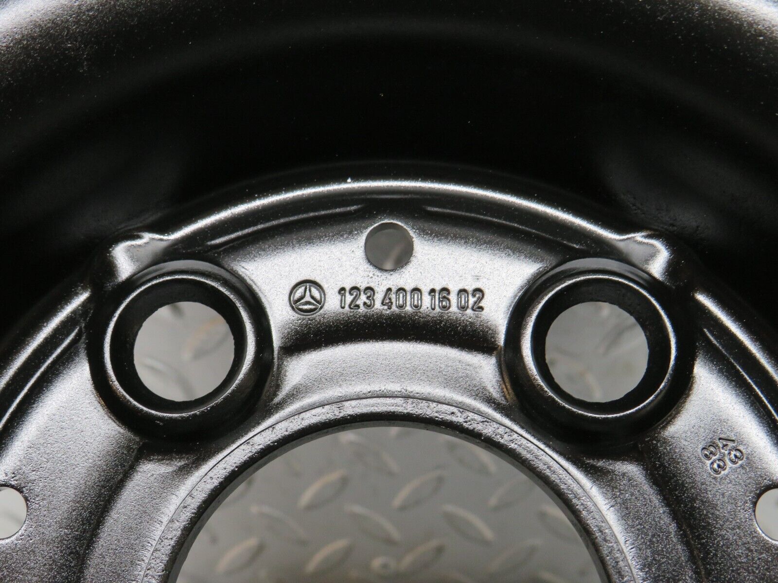 28469 Mercedes-Benz S123 240D Wagon Steel Wheel 6Jx14H2 ET30 5x112 1234001602