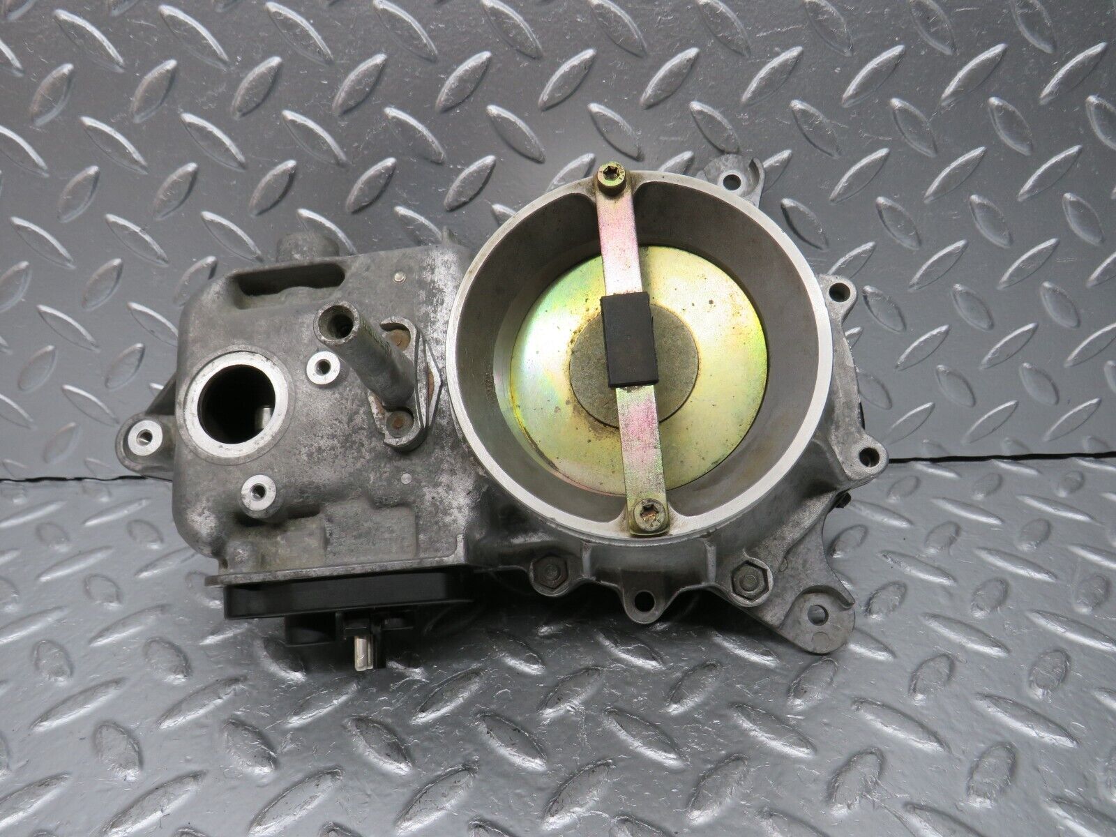 30458 Mercedes-Benz W124 230E Air Flow Mass Meter Sensor Bosch 0438121043