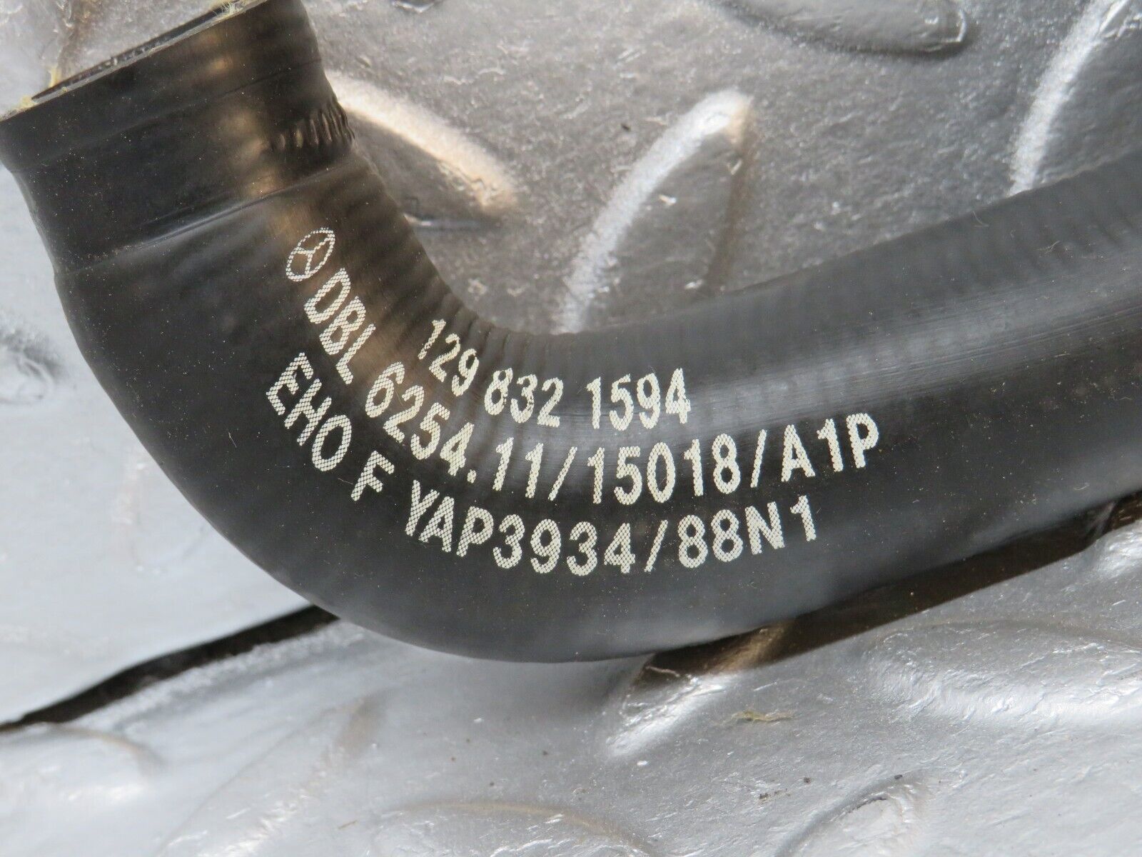 39747 Mercedes-Benz R129 320SL Coupe Heater Coolant Hose Pipe 1298321594