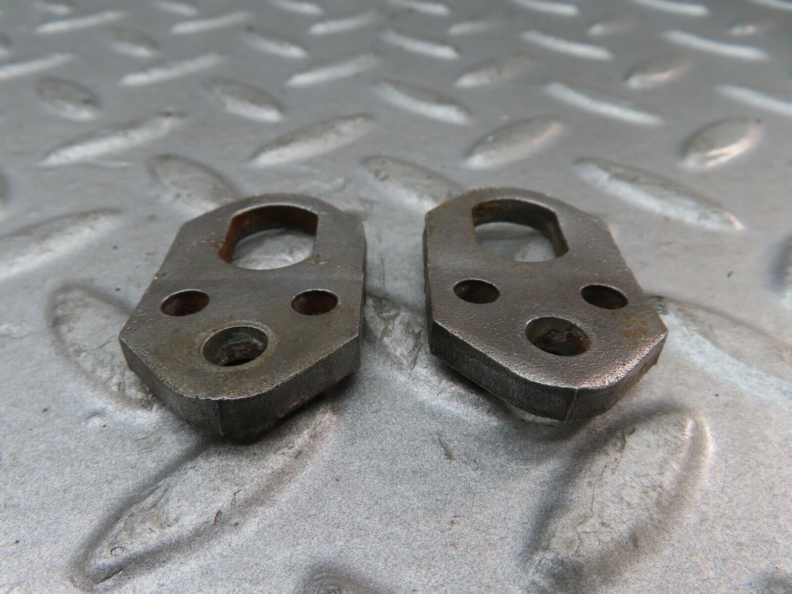 17733 Mercedes-Benz W116 450SEL Fuel Injector Bracket
