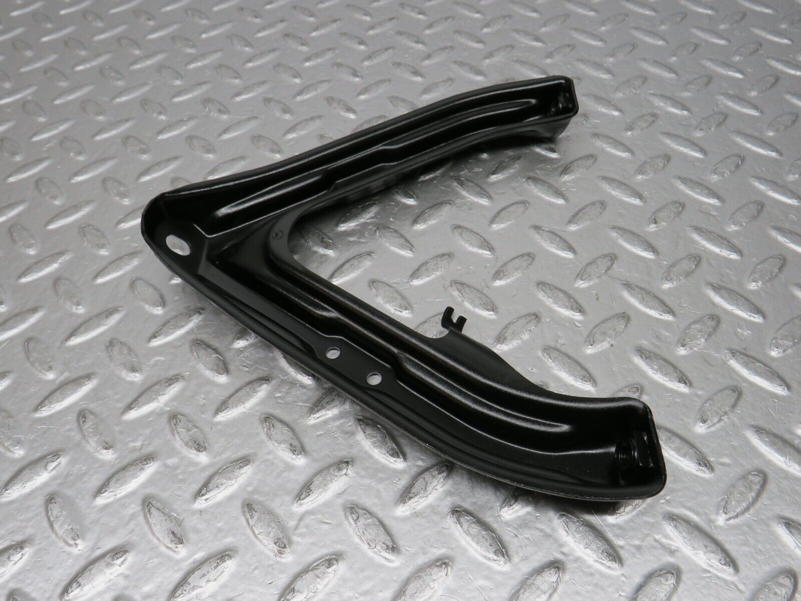 31693 Mercedes-Benz W201 190LE 1.8L Air Intake Manifold Bracket