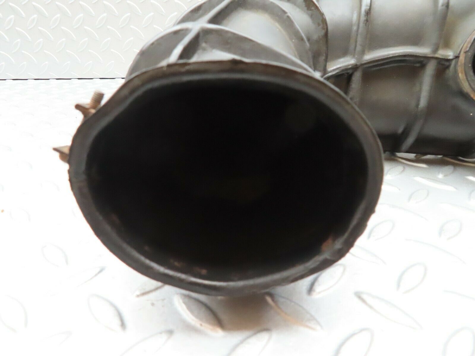 4092 Mercedes-Benz S123 200T Wagon Air Intake Pipe 1020940011