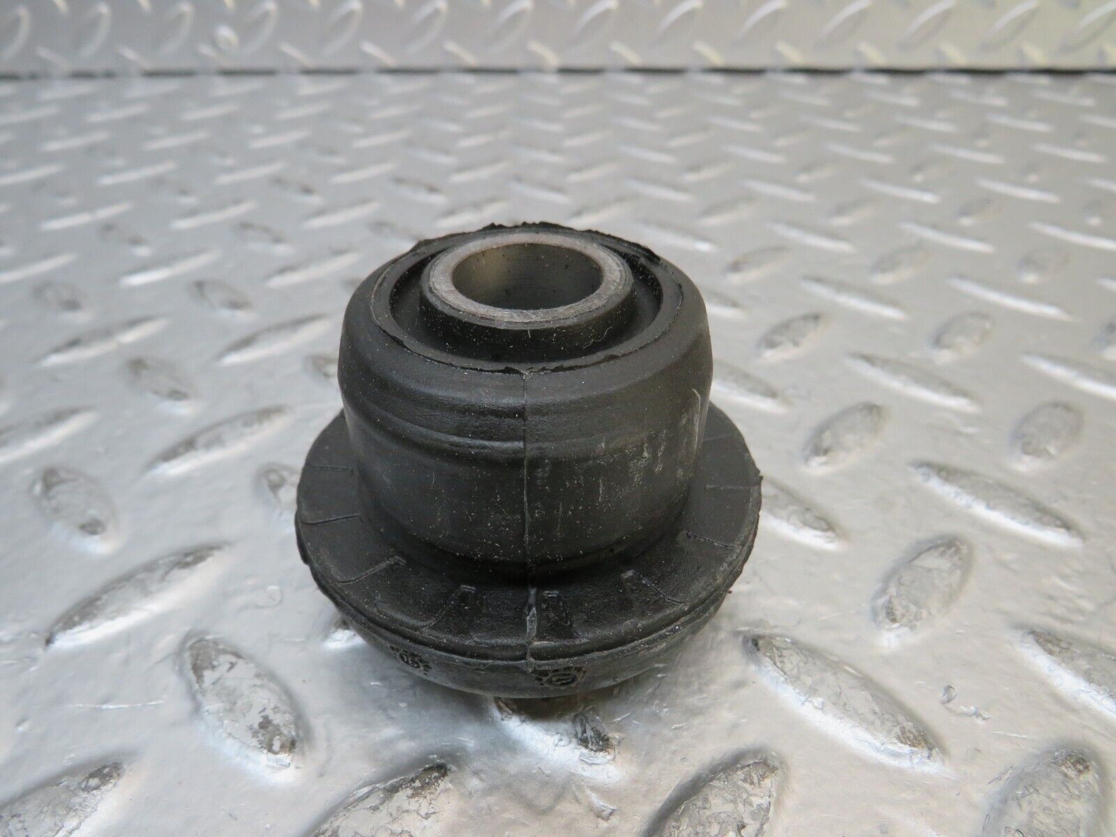 27081 Mercedes-Benz W123 280E Control Arm Bushing Kit New 1233301375