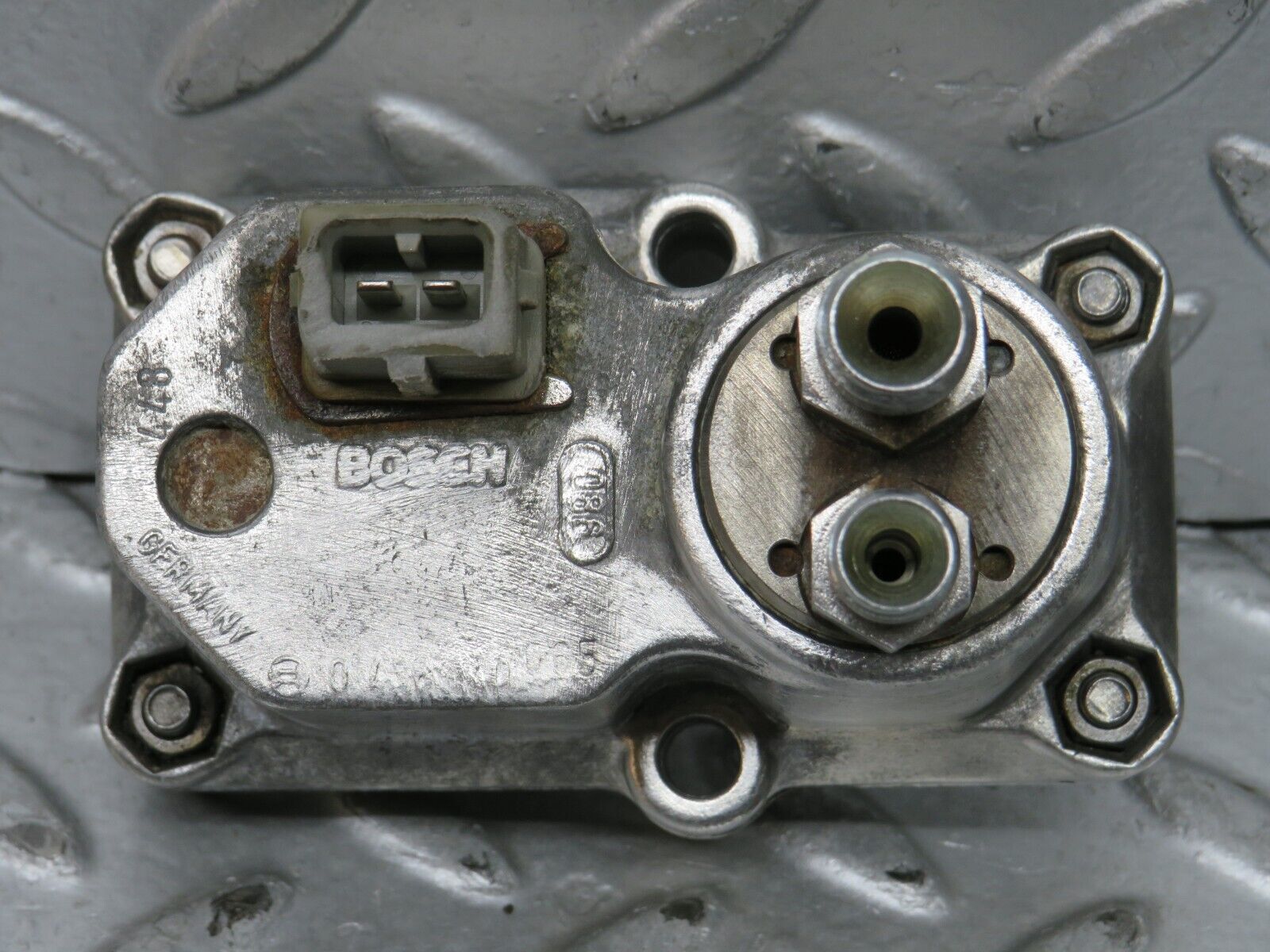 28702 Mercedes-Benz W123 230E Warm Up Regulator Bosch 0438140065