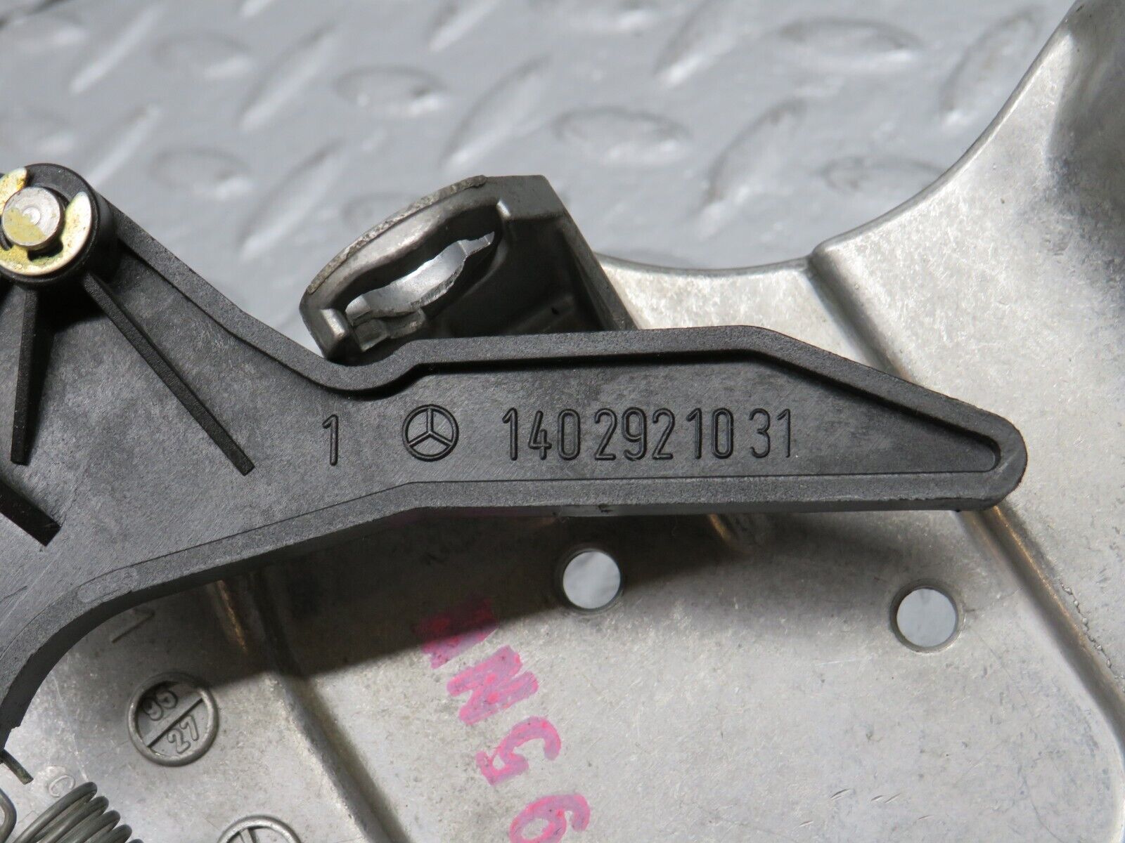 39416 Mercedes-Benz R129 320SL Coupe Brake Pedal Bracket 1242901019 1402921031