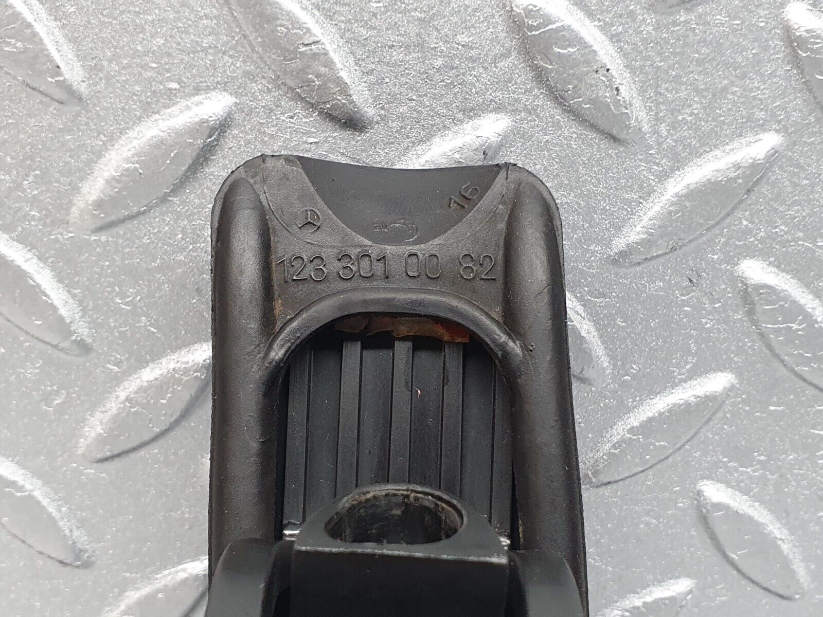 41059 Mercedes-Benz W126 300SE Accelerator Pedal With Rubber 1233010082 1263000504