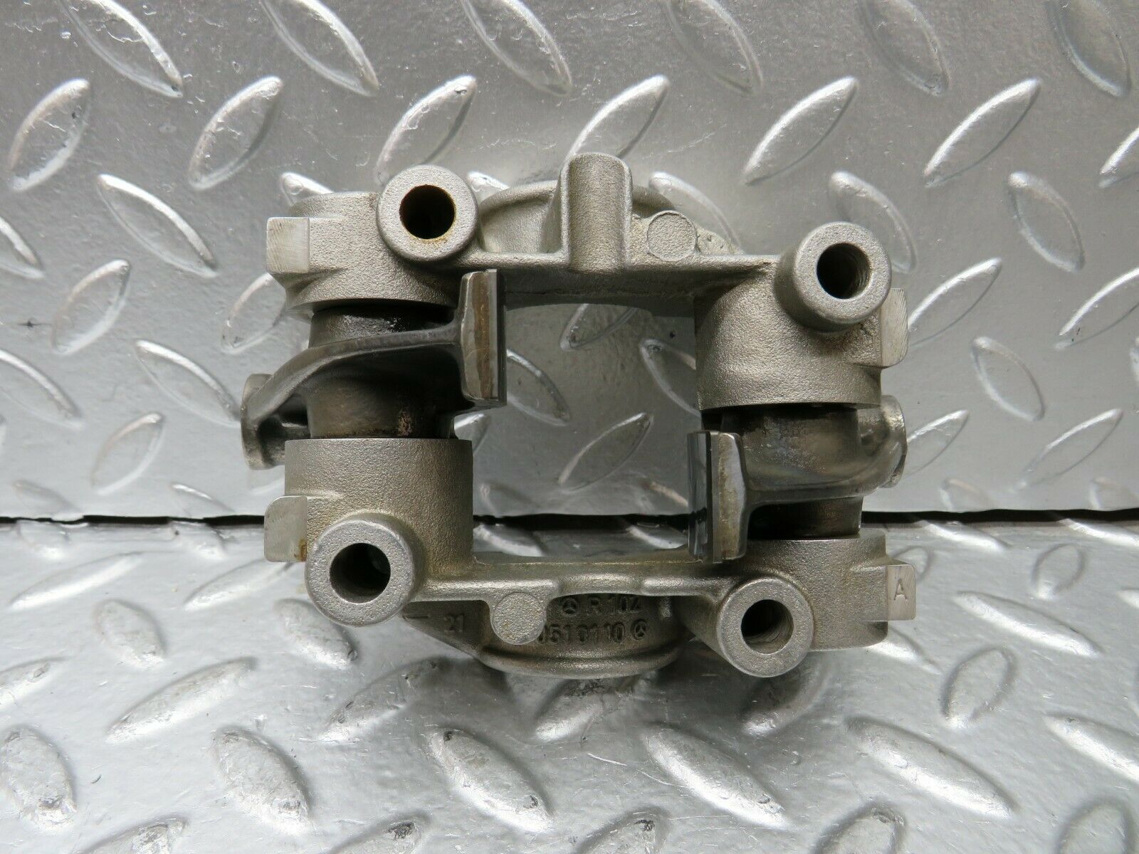 23072 Mercedes-Benz C123 230CE Coupe Rocker Arms Camshaft Bearing Block 1020512110