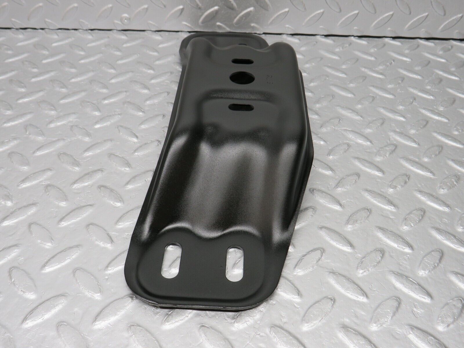 38005 Mercedes-Benz A124 320E Cabriolet Gearbox Mount Bracket