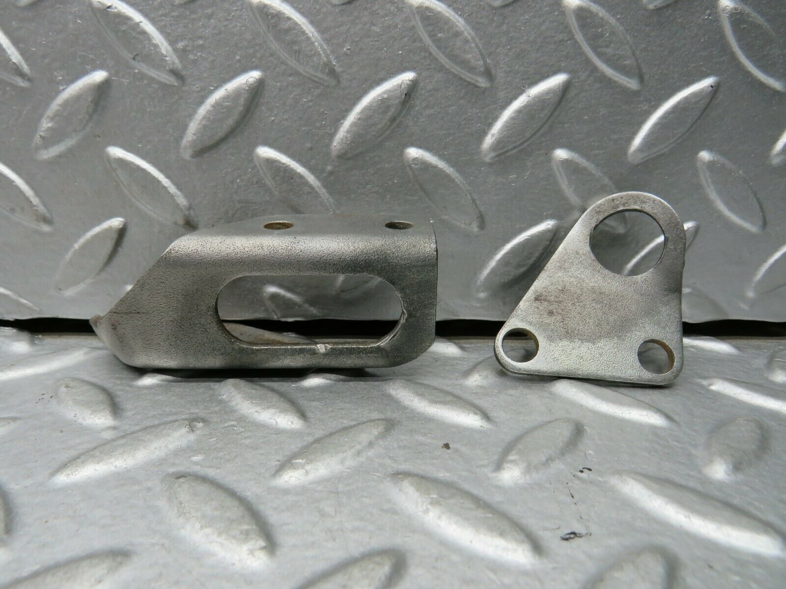 22189 Mercedes-Benz S123 280TE Wagon Engine Lifting Eyes Hooks