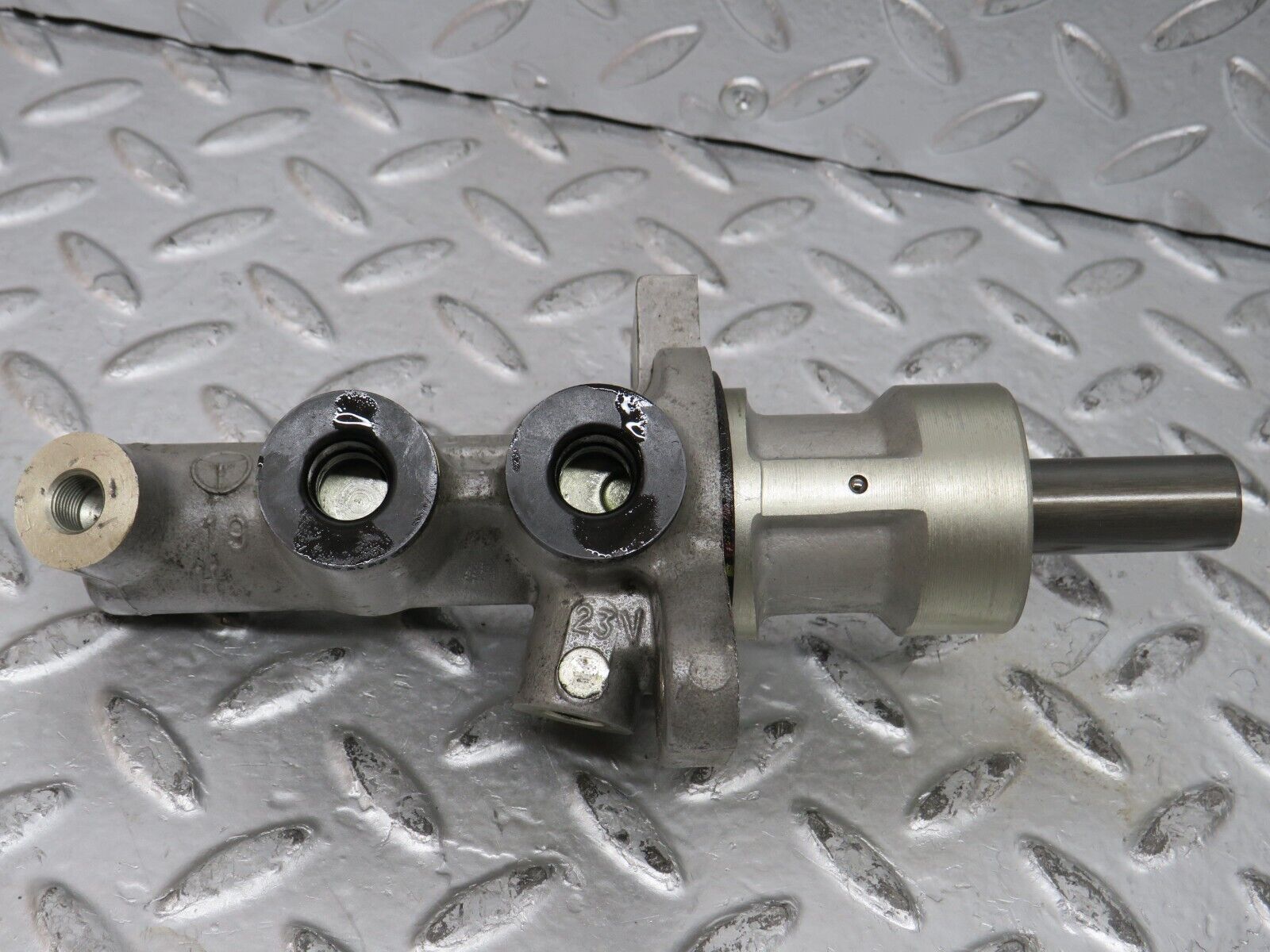 27651 Mercedes-Benz S124 300TE Wagon Brake Master Cylinder Lucas