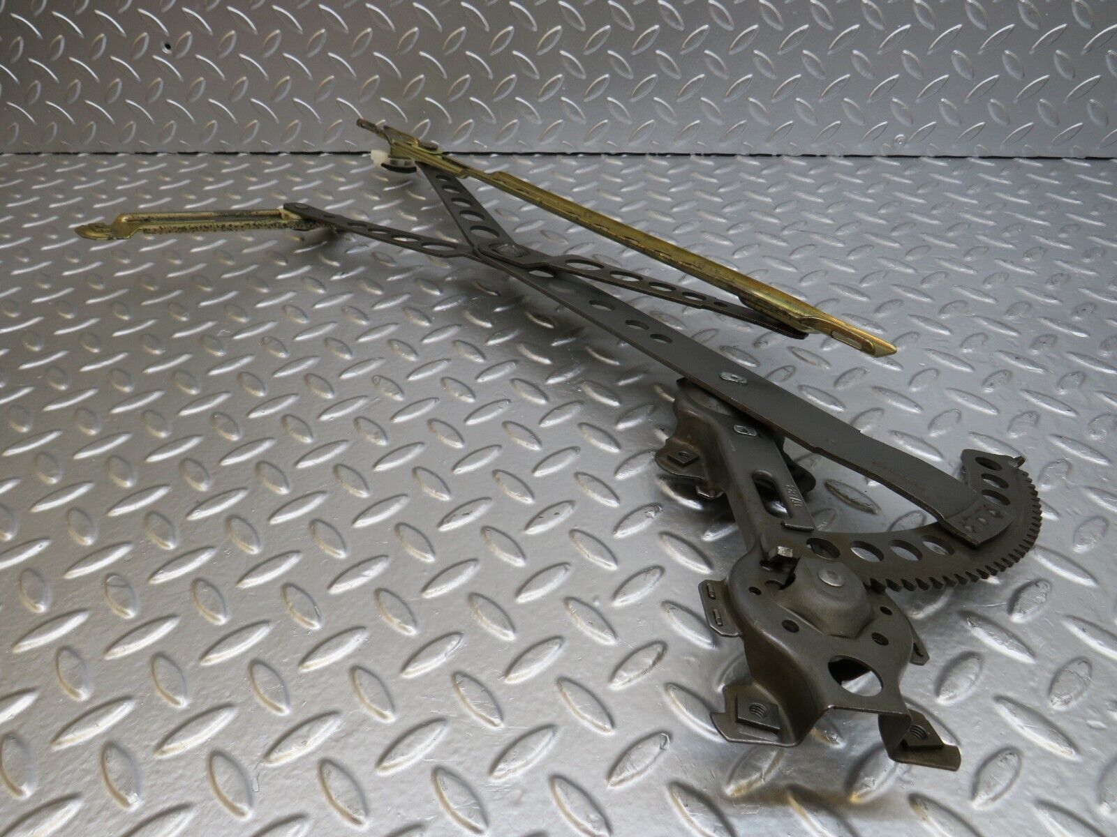 25453 Mercedes-Benz W123 200 Front Right Manual Window Regulator