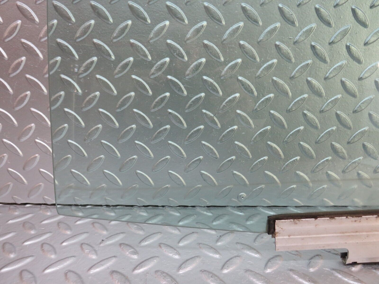 29261 Mercedes-Benz W124 230E Rear Left Door Window Glass