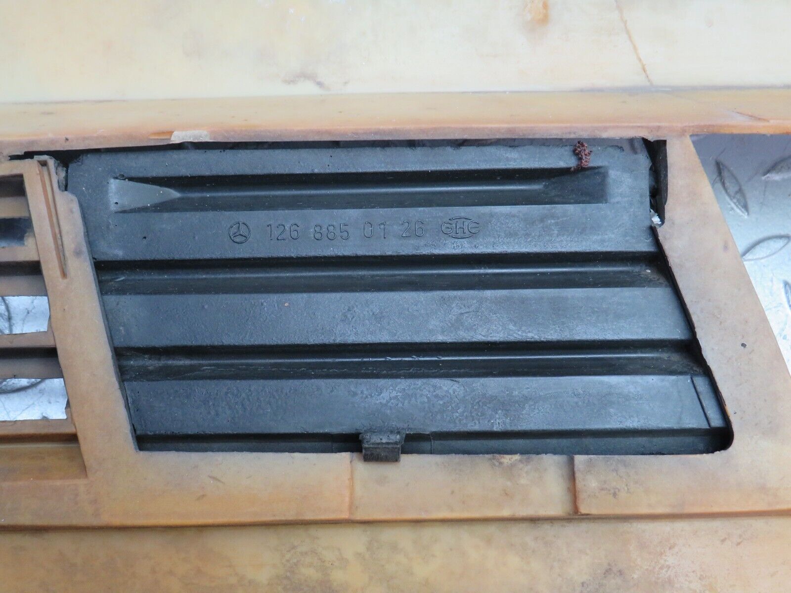 34462 Mercedes-Benz C126 380SEC Coupe Front Bumper 1268850025 1268850126