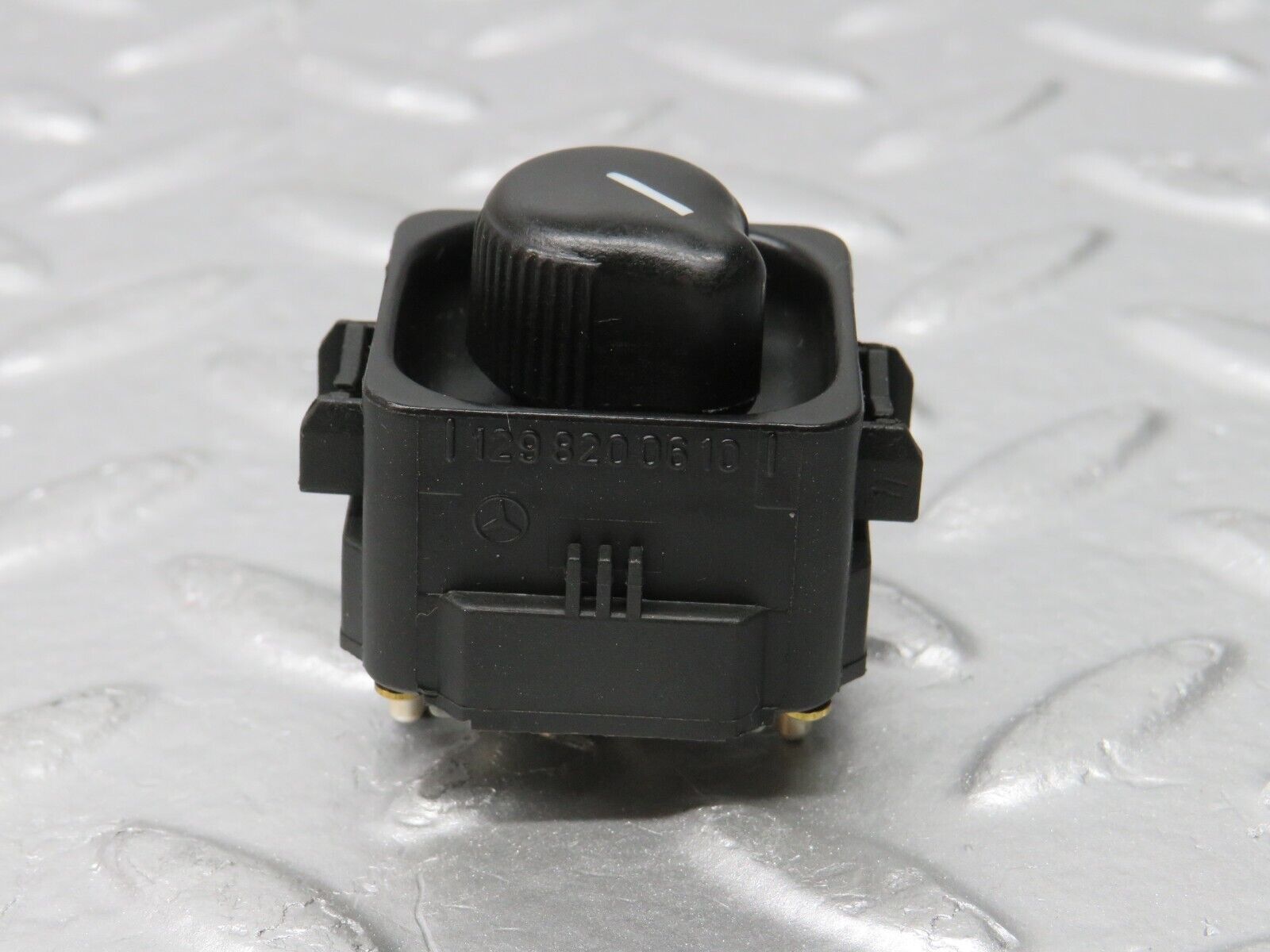 31326 Mercedes-Benz S124 220TE Wagon Electric Mirror Adjust Switch 1298200610