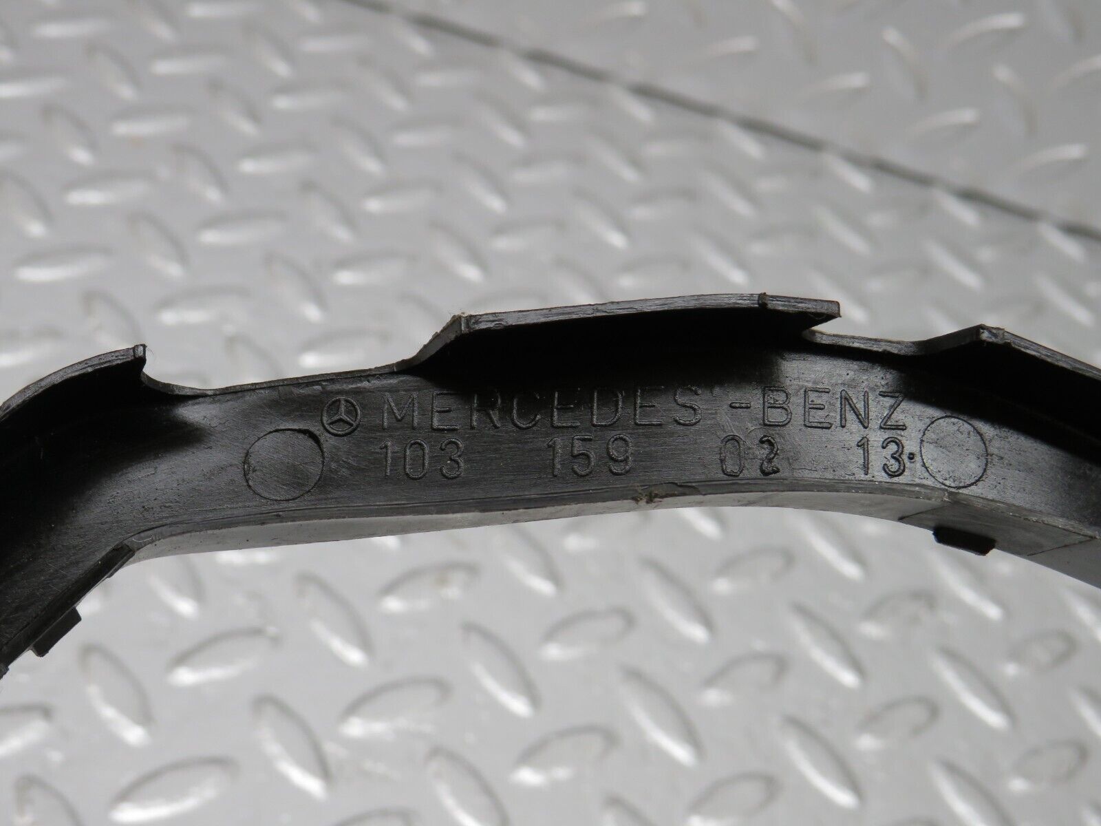 34105 Mercedes-Benz W124 260E Engine Wire Bracket Holder 1031590213