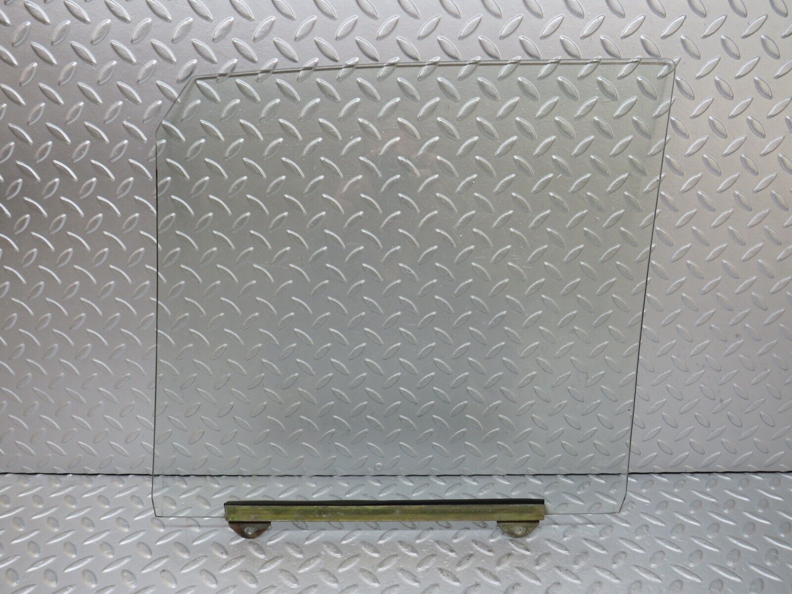 35874 Mercedes-Benz W108 Front Right Door Window Glass