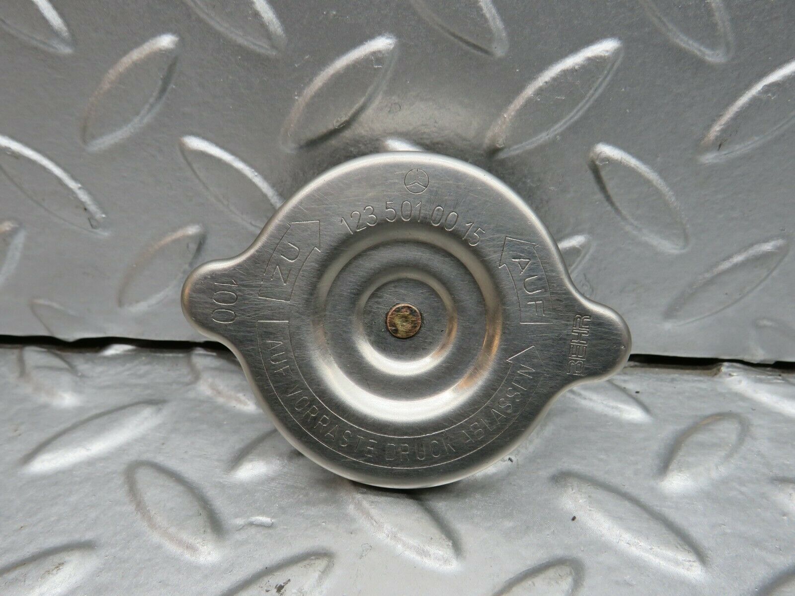 22248 Mercedes-Benz S123 280TE Wagon Radiator Cap 1235010015
