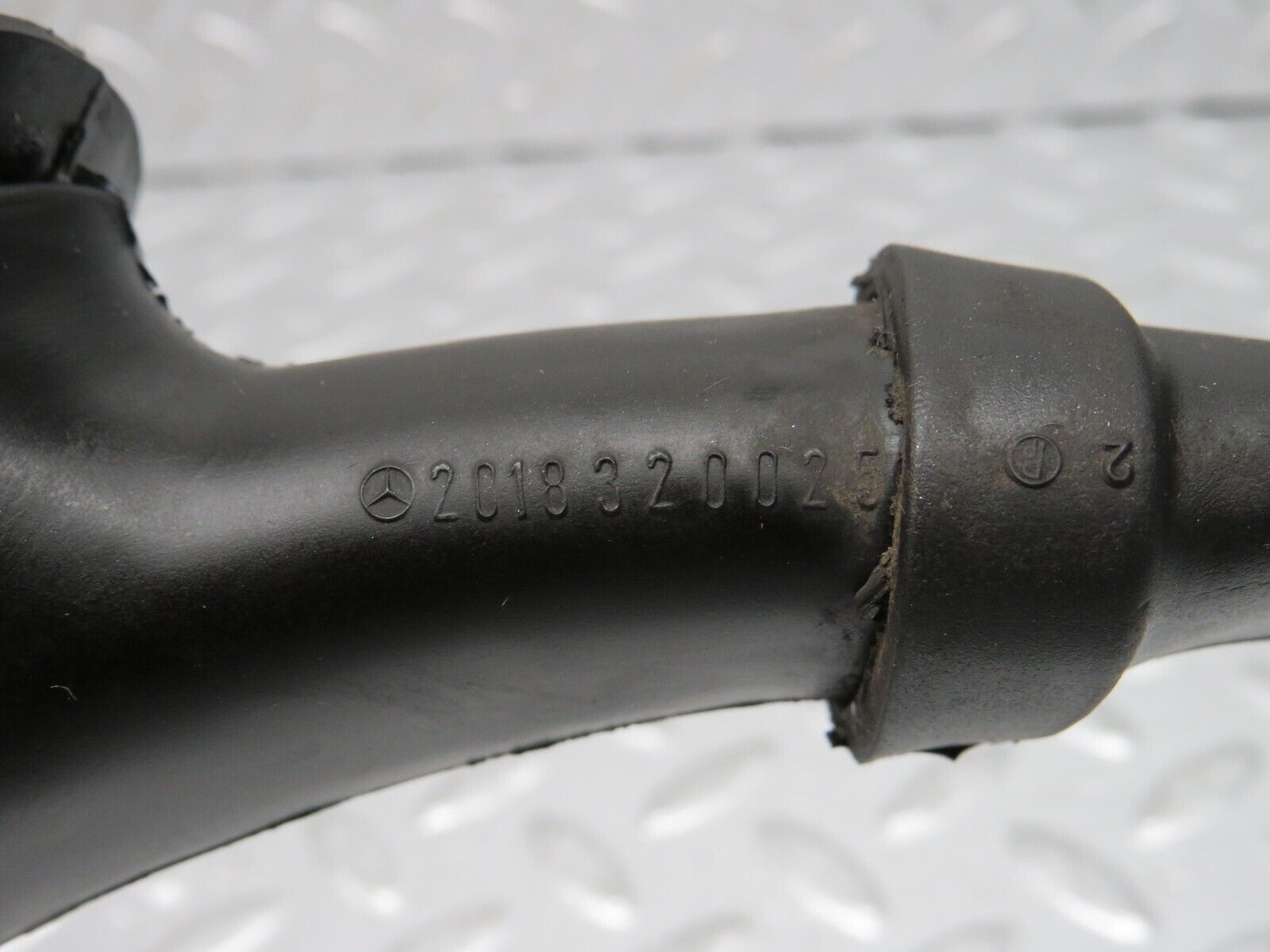 30665 Mercedes-Benz W201 190E 2.0L Heater Water Drain 2018320025