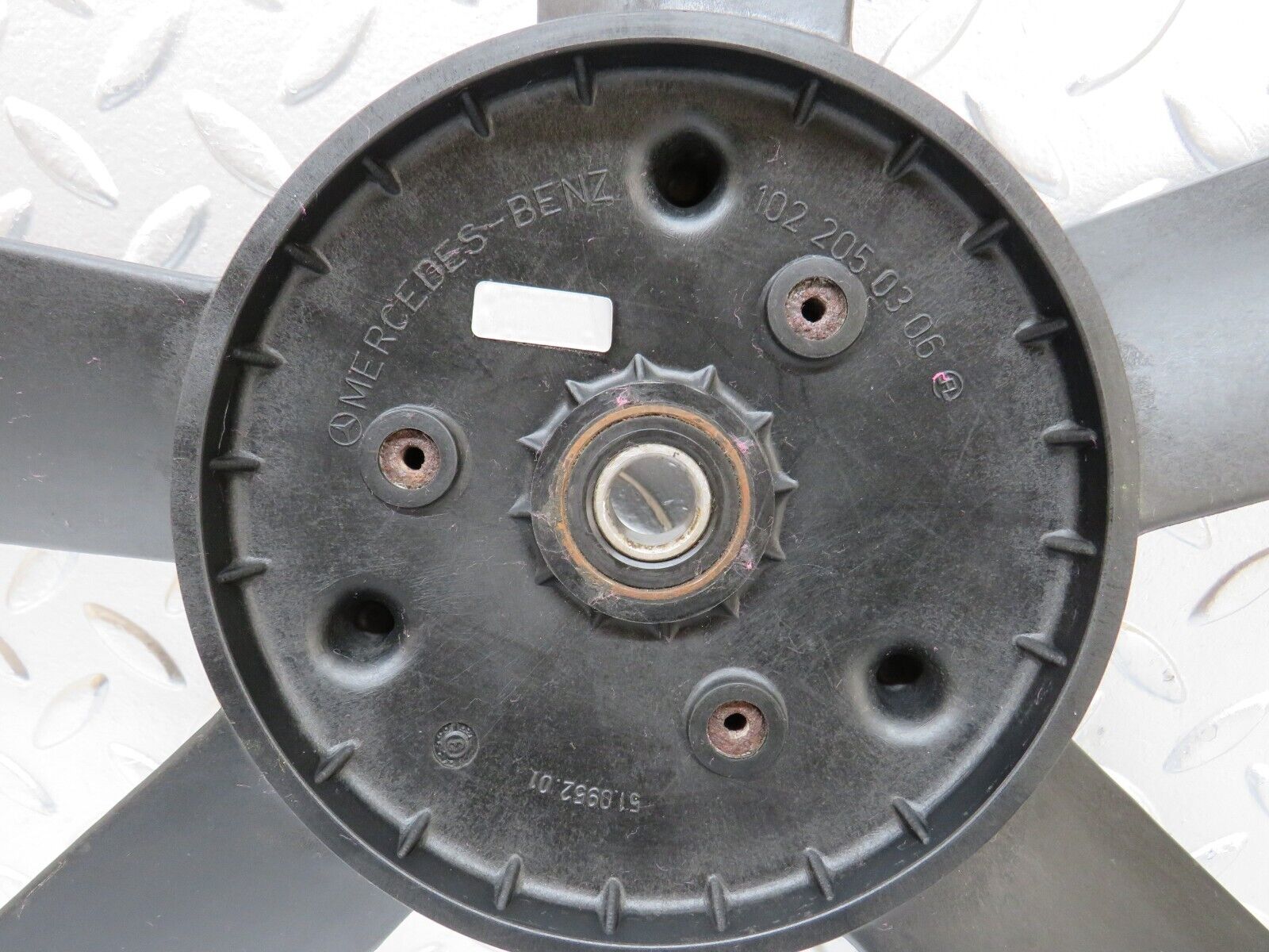 25602 Mercedes-Benz W123 200 Engine Cooling Fan 1022050306