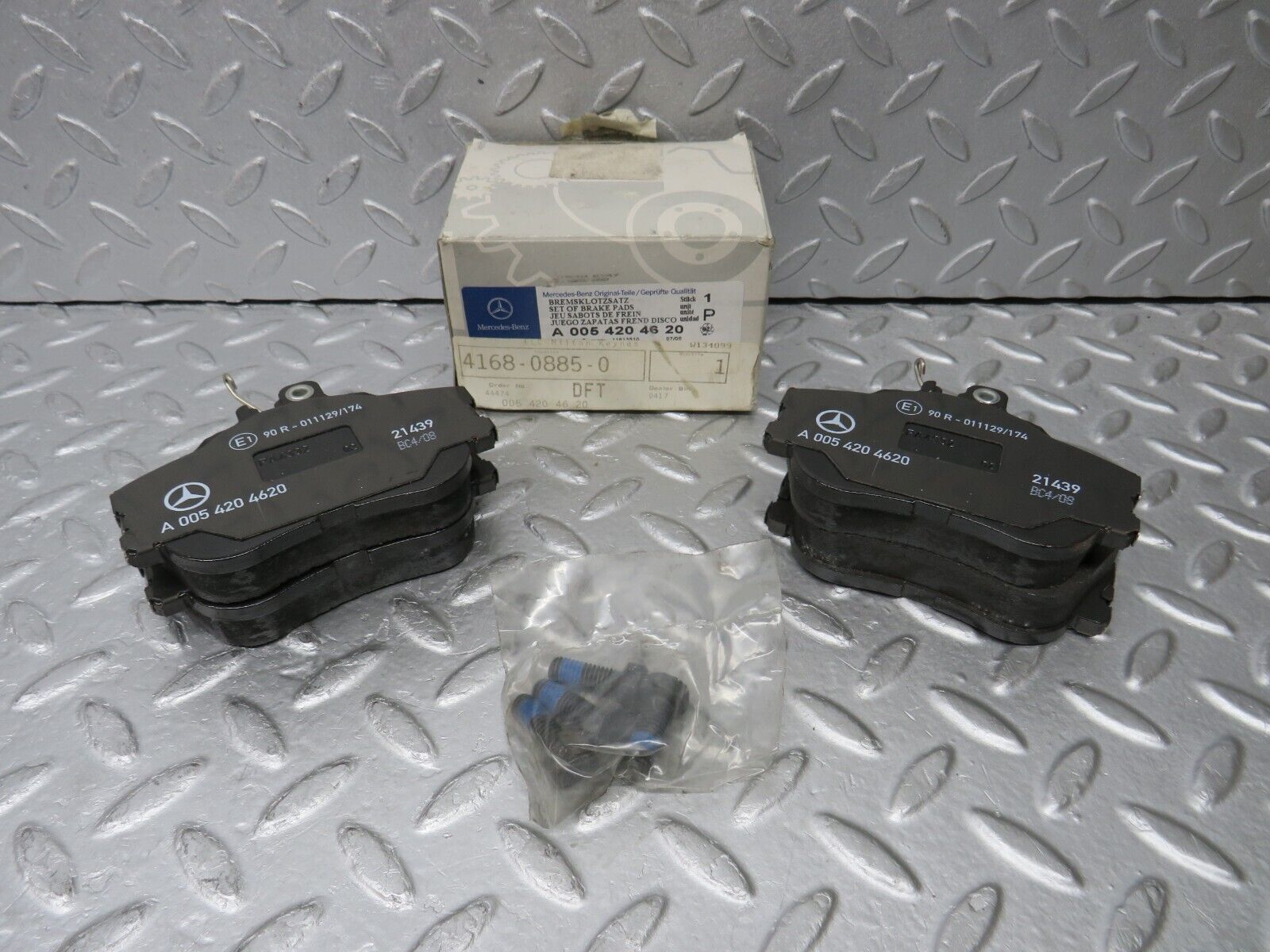 38203 Mercedes-Benz W202 Genuine Front Brake Pads New 0054204620