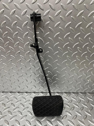 W124 Wagon brake pedal with rubber used OEM