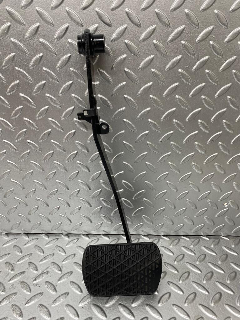 27766 Mercedes-Benz S124 300TE Wagon Brake Pedal With Rubber 1232910082
