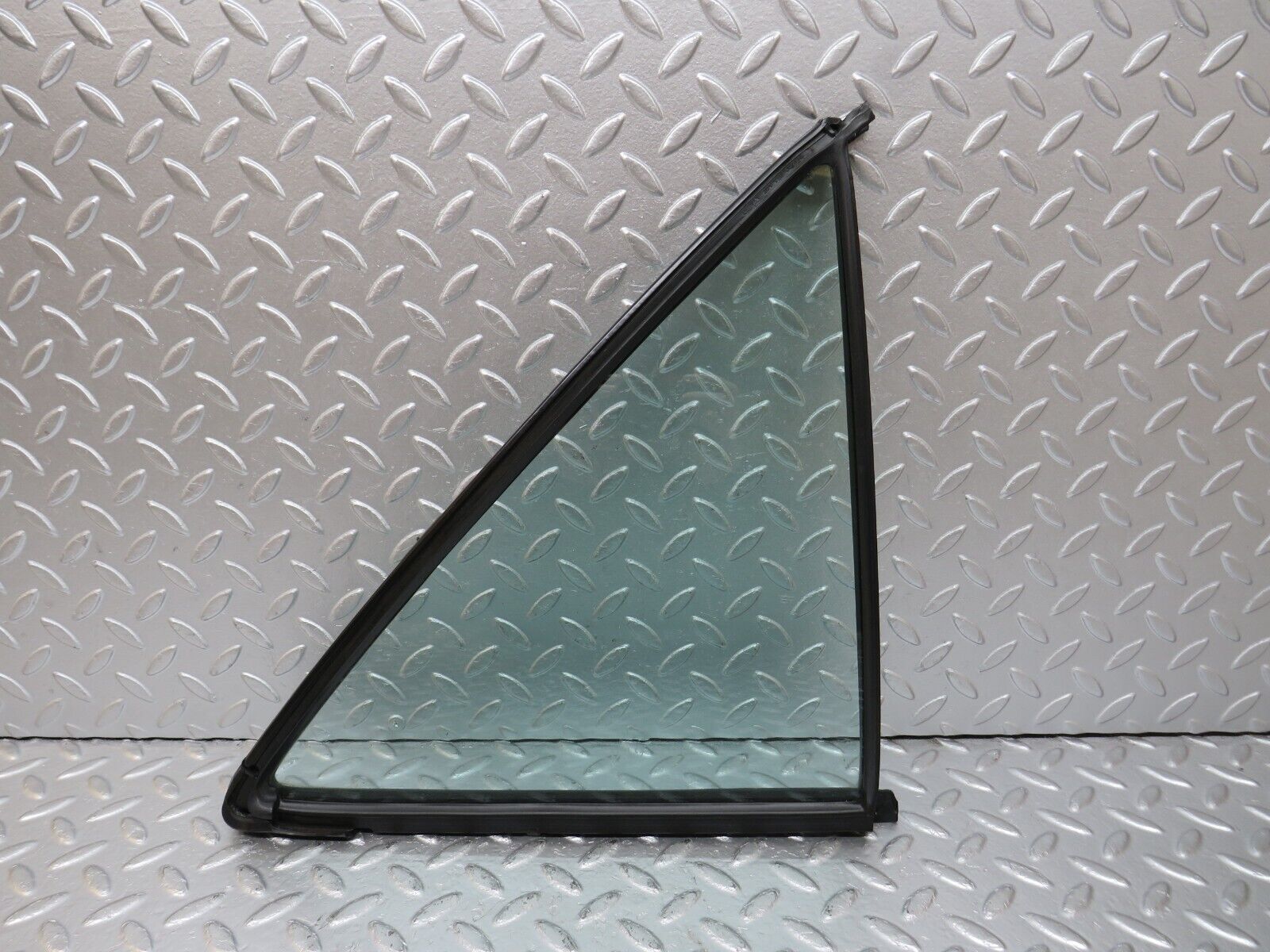 33827 Mercedes-Benz W201 190E 2.0L Rear Right Quarter Window Glass 2017350624