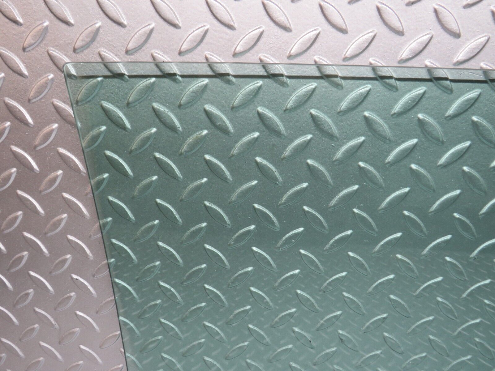 37875 Mercedes-Benz A124 320E Cabriolet Front Left Door Window Glass