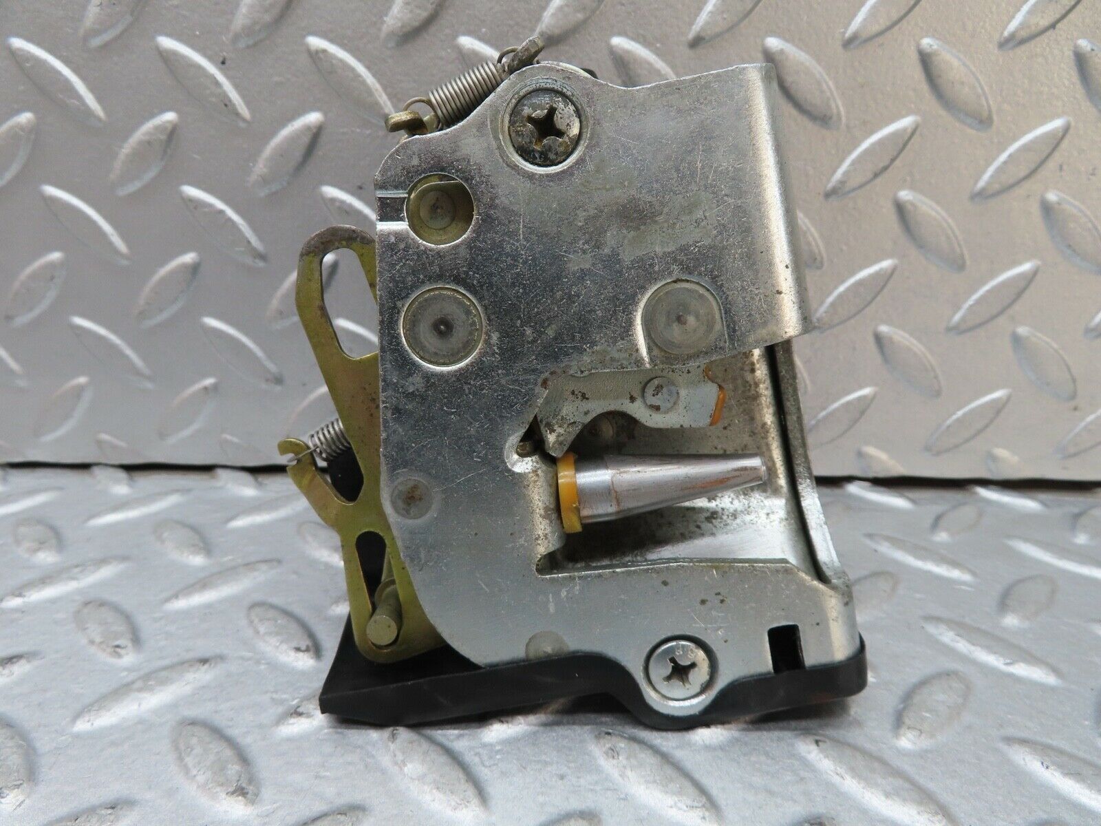 17654 Mercedes-Benz W116 450SEL Front Right Door Lock Mechanism