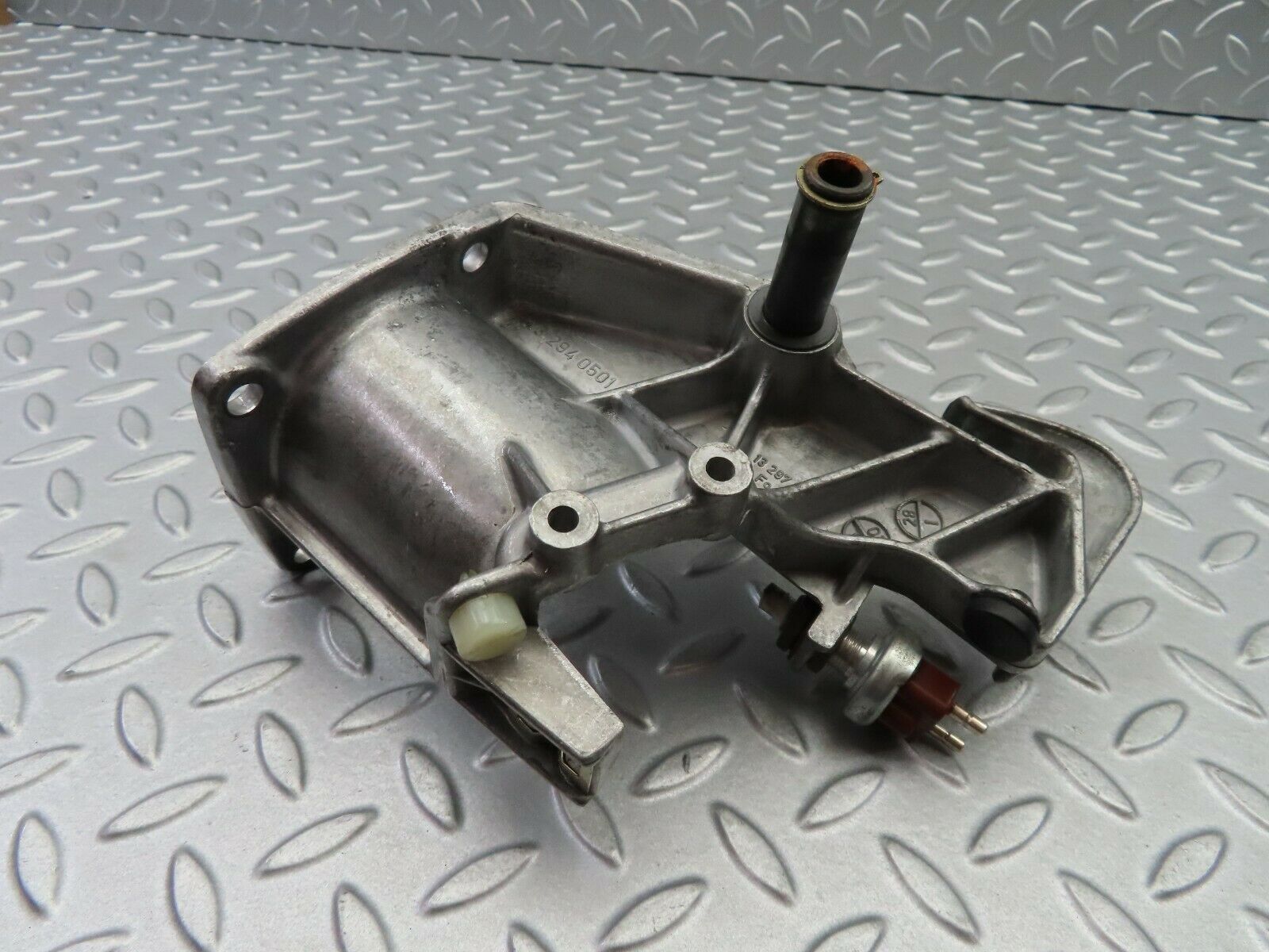 5889 Mercedes-Benz W123 200 Brake Pedal Bracket 1232940501