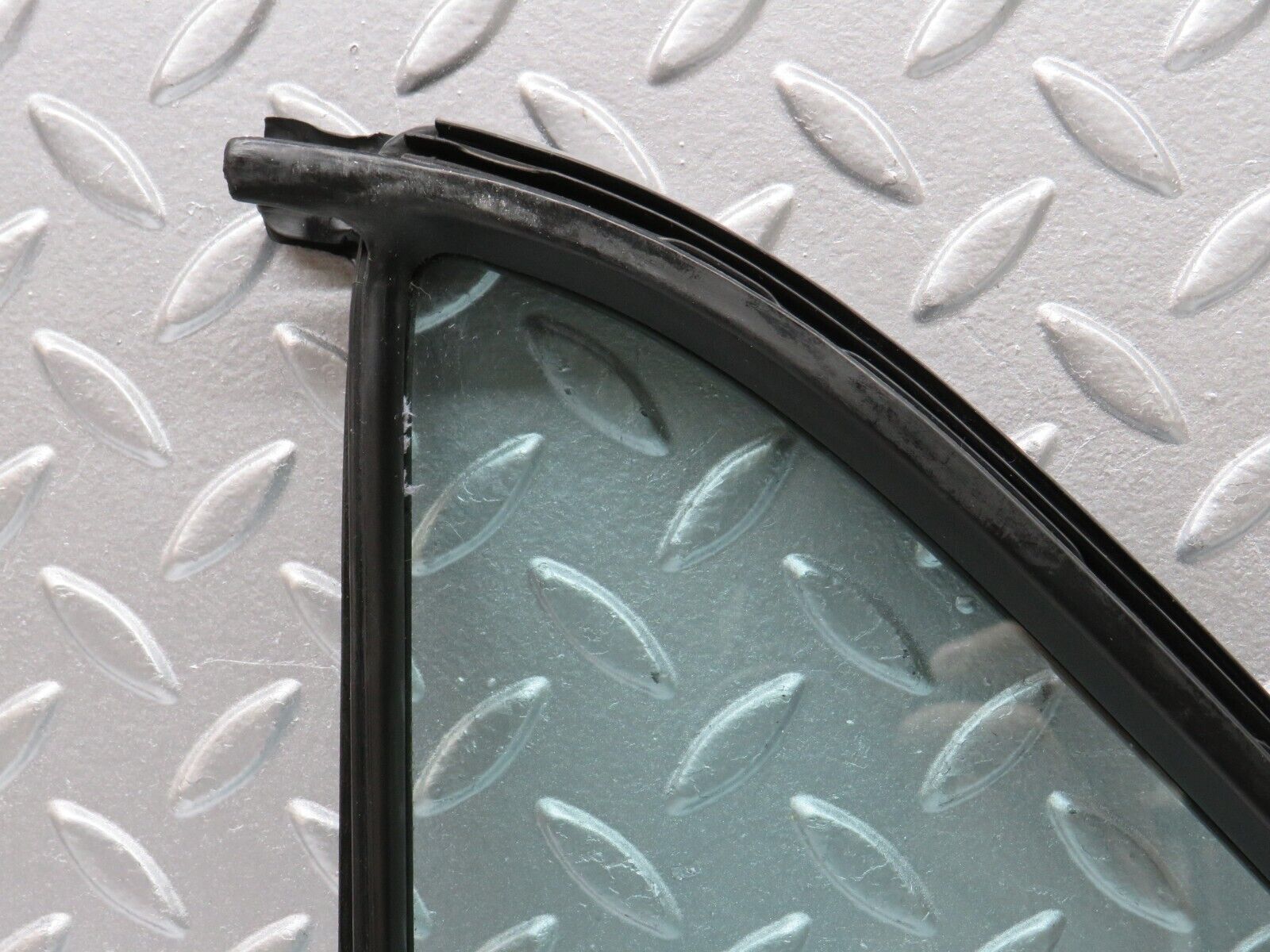 32036 Mercedes-Benz W123 230E Rear Right Quarter Window Glass