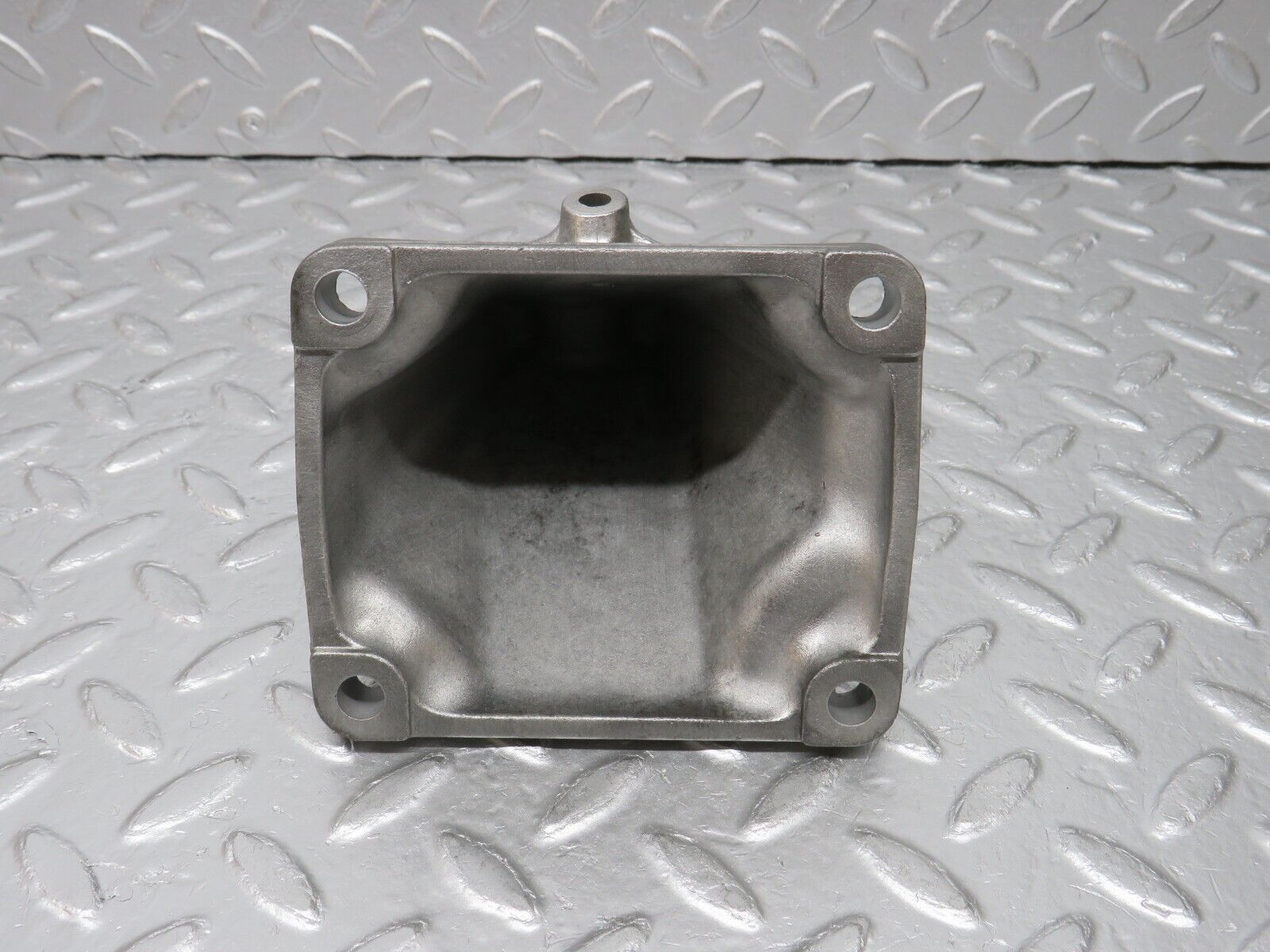 33531 Mercedes-Benz W202 C180 Engine Mount Bracket Right Side 6042230004