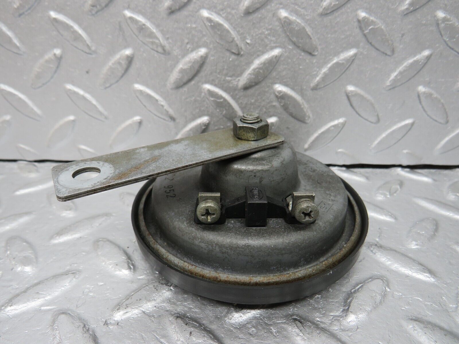 38054 Mercedes-Benz A124 320E Cabriolet Horn 1248202726