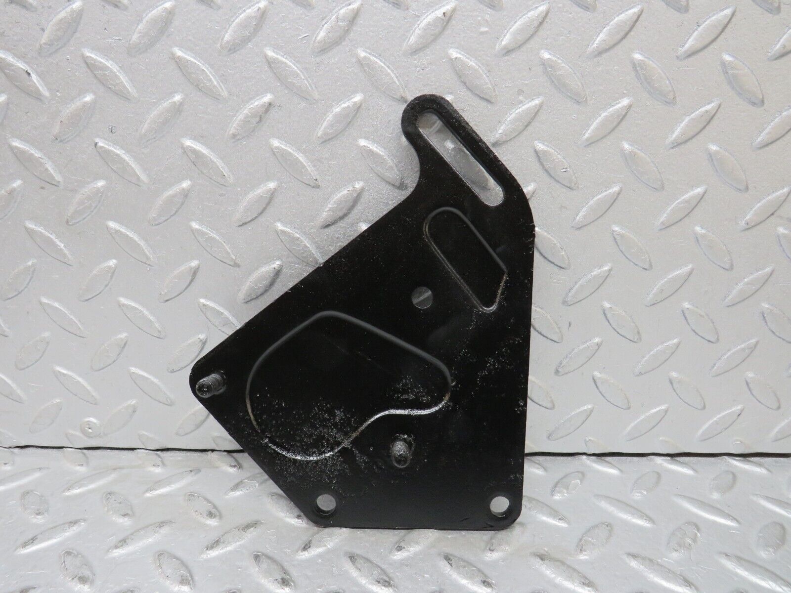 37661 Mercedes-Benz W109 300SEL Power Steering Pump Bracket