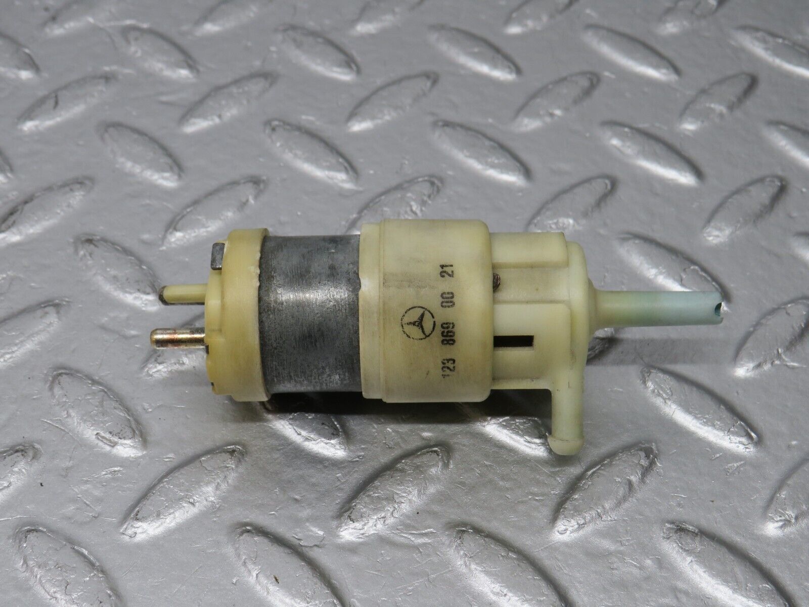 39117 Mercedes-Benz R107 500SL Windscreen Washer Pump 1238690021
