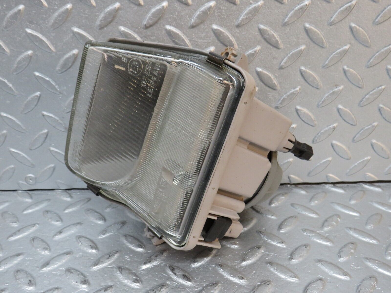 39680 Mercedes-Benz R129 320SL Coupe Front Fog Light Bosch Right Side 1298201256 0305051002