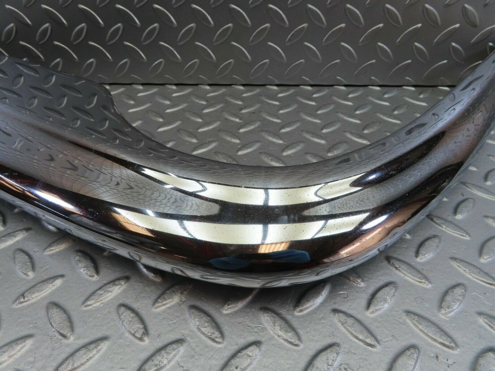 10617 Mercedes-Benz W108 Front Left Upper Bumper Corner