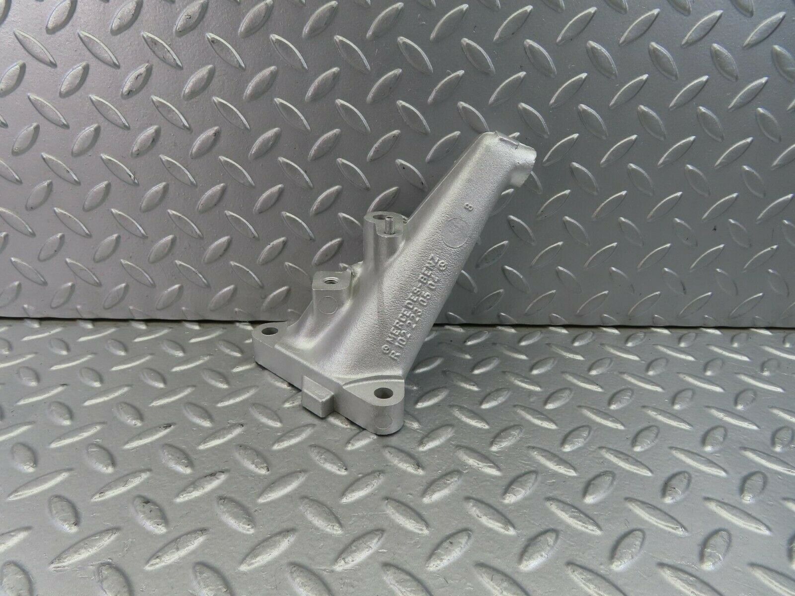 10807 Mercedes-Benz W123 230E Engine Mount Bracket Left Side 1022230504