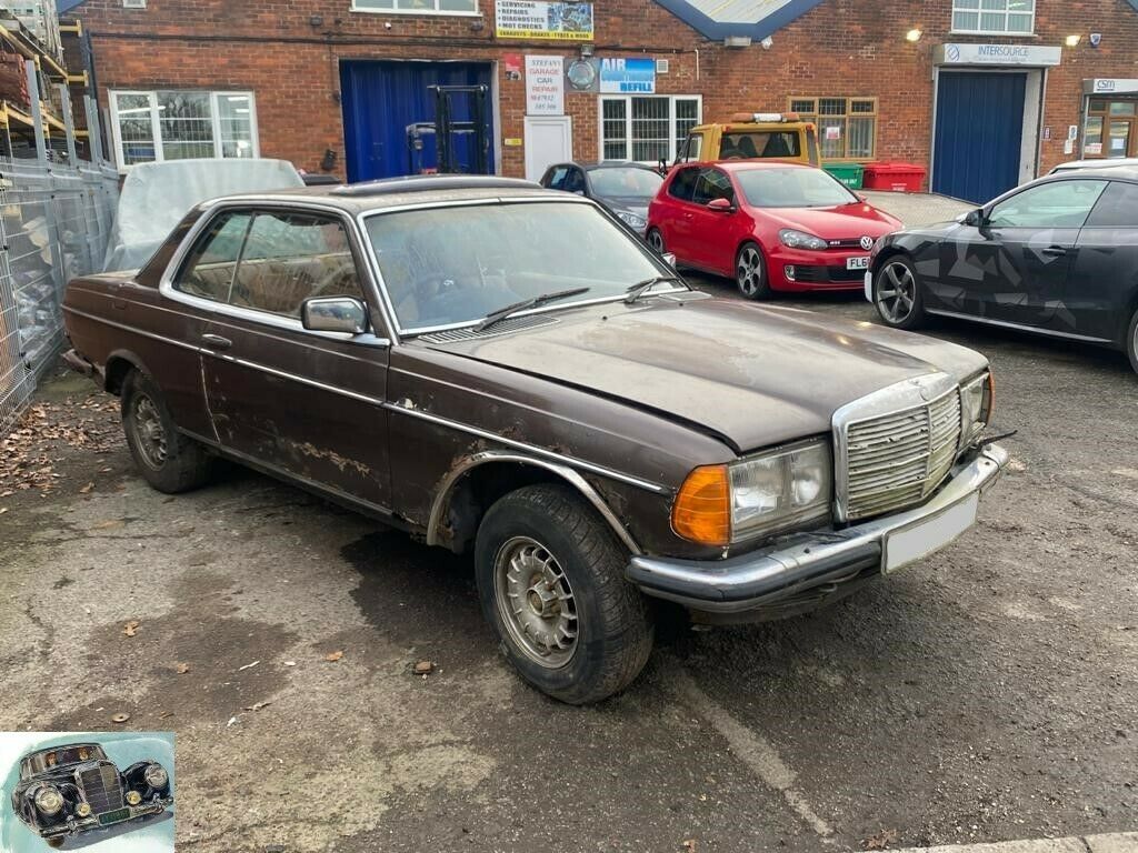 10124 Mercedes-Benz C123 230CE Coupe Left Door Lower Trim